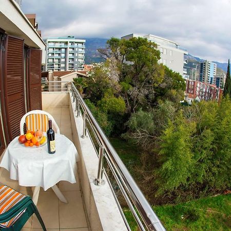 Guest House Mandarina Budva Buitenkant foto