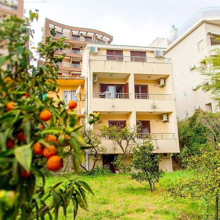 Guest House Mandarina Budva Buitenkant foto