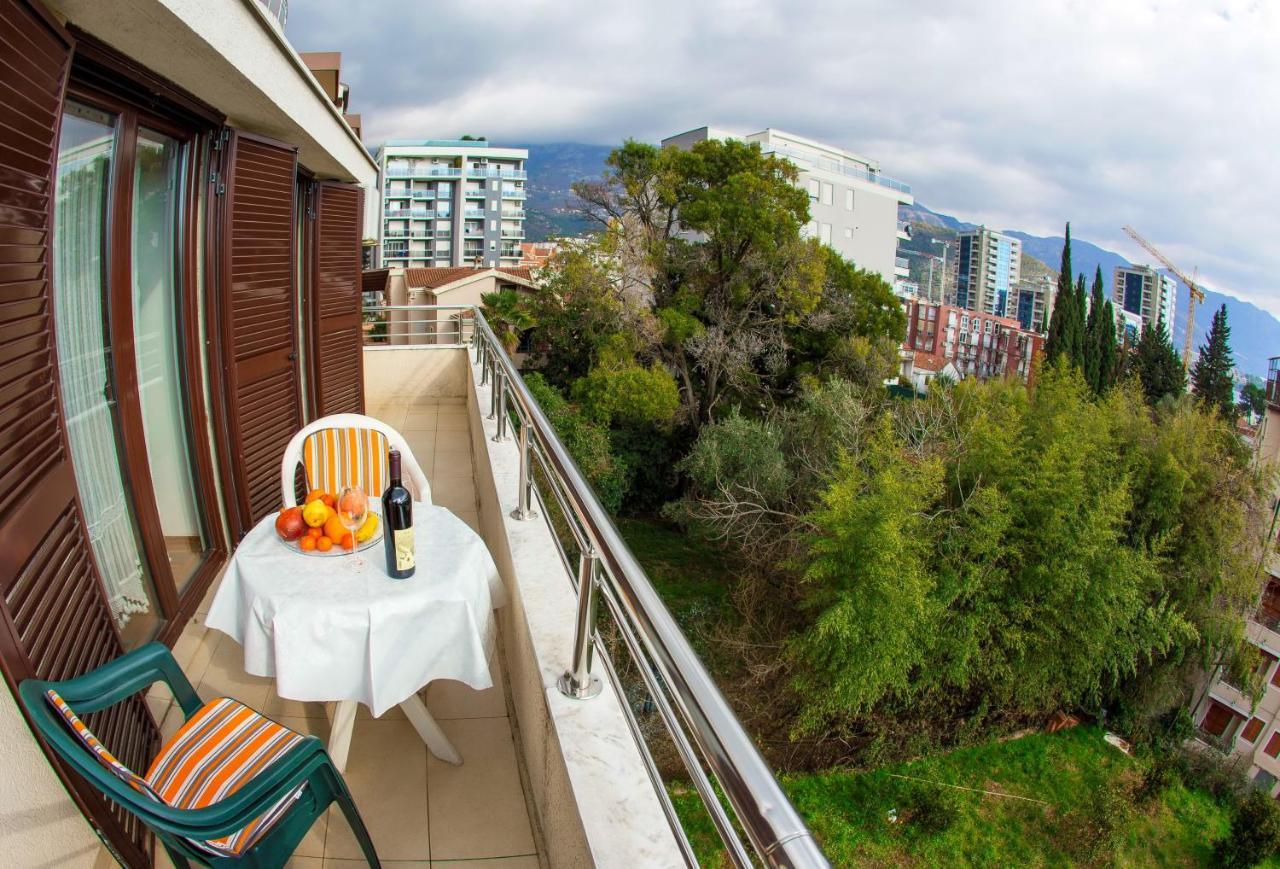 Guest House Mandarina Budva Buitenkant foto