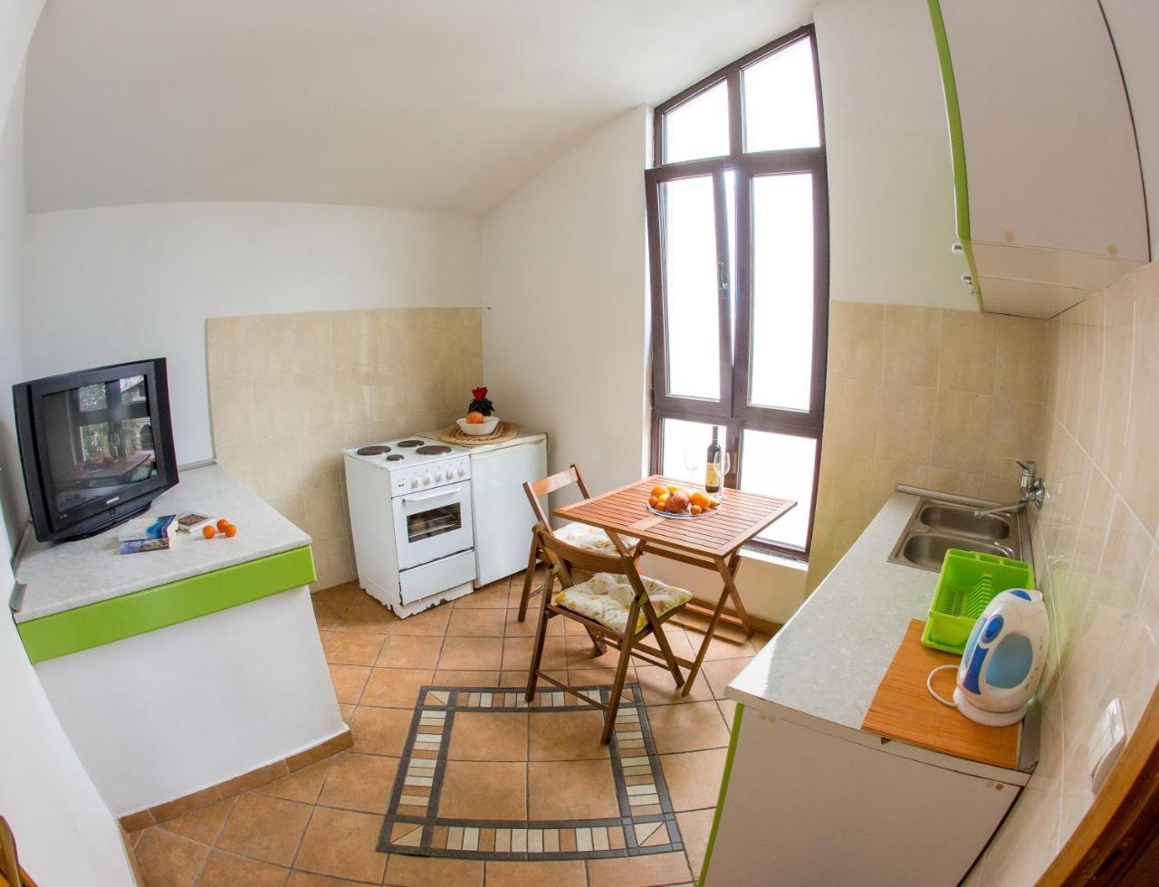 Guest House Mandarina Budva Buitenkant foto