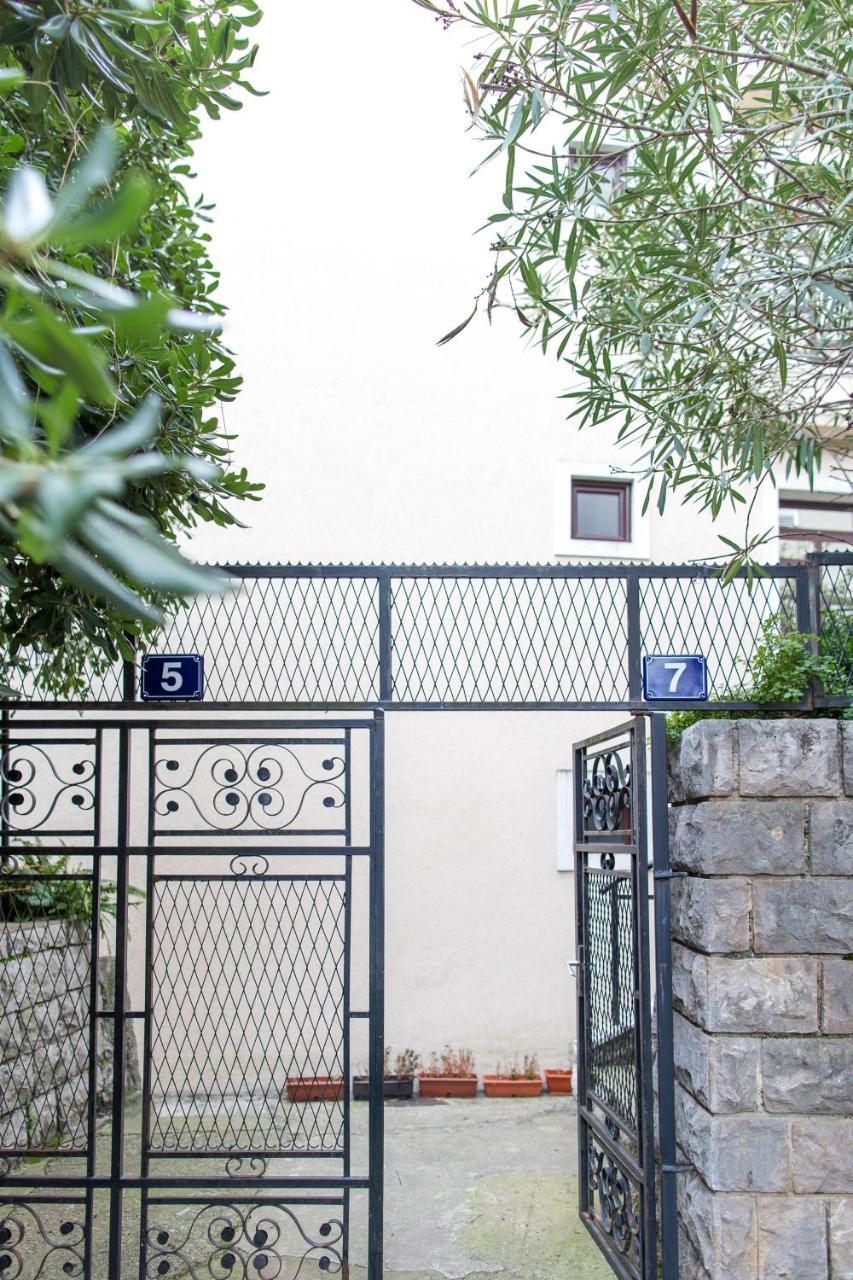 Guest House Mandarina Budva Buitenkant foto