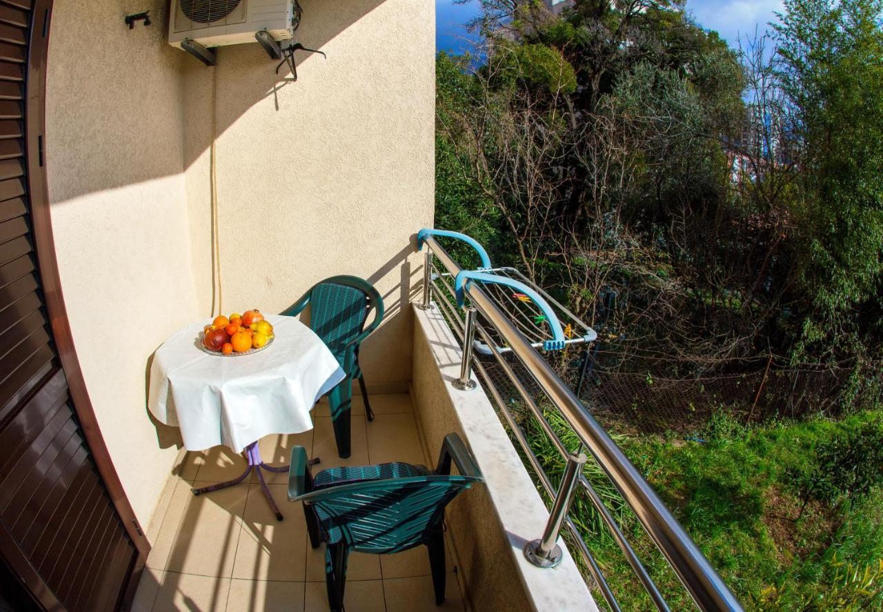 Guest House Mandarina Budva Buitenkant foto