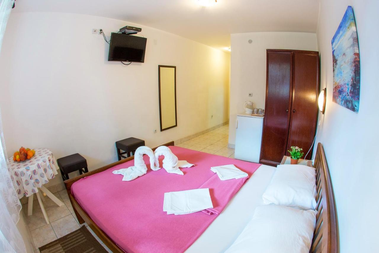 Guest House Mandarina Budva Buitenkant foto