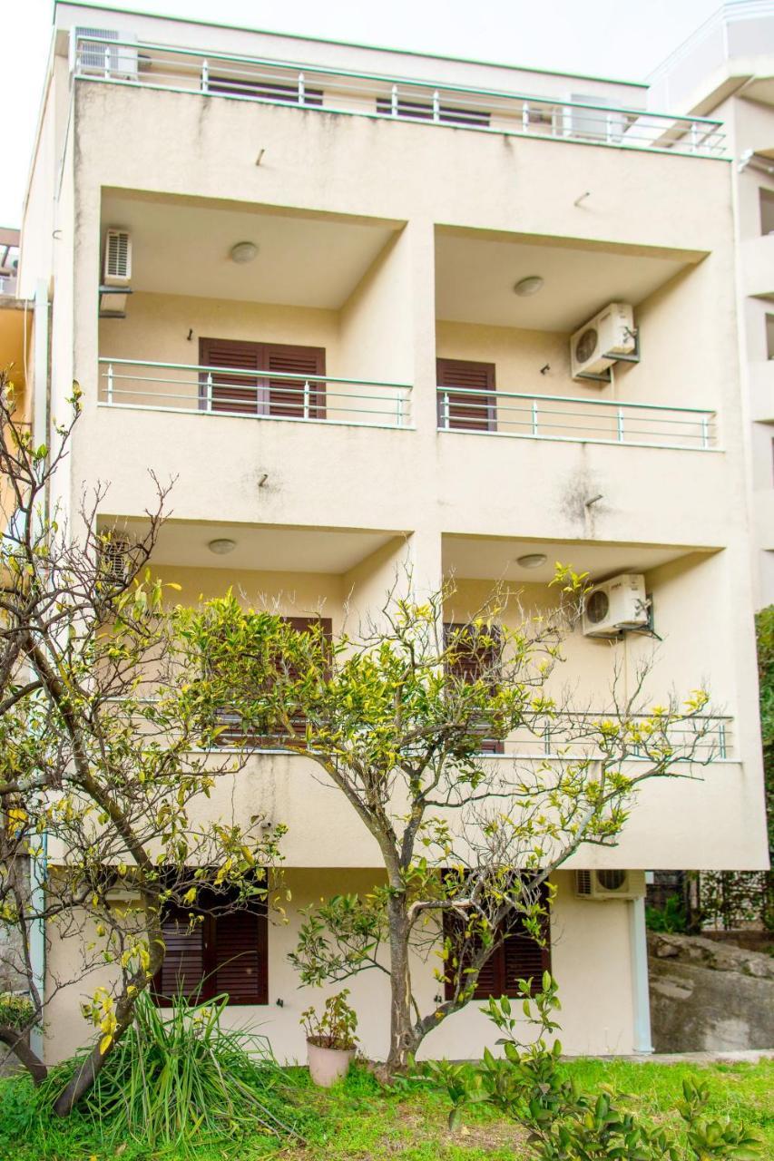Guest House Mandarina Budva Buitenkant foto