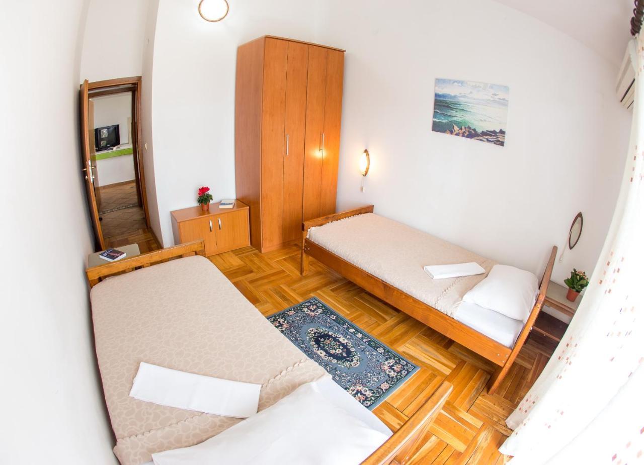 Guest House Mandarina Budva Buitenkant foto