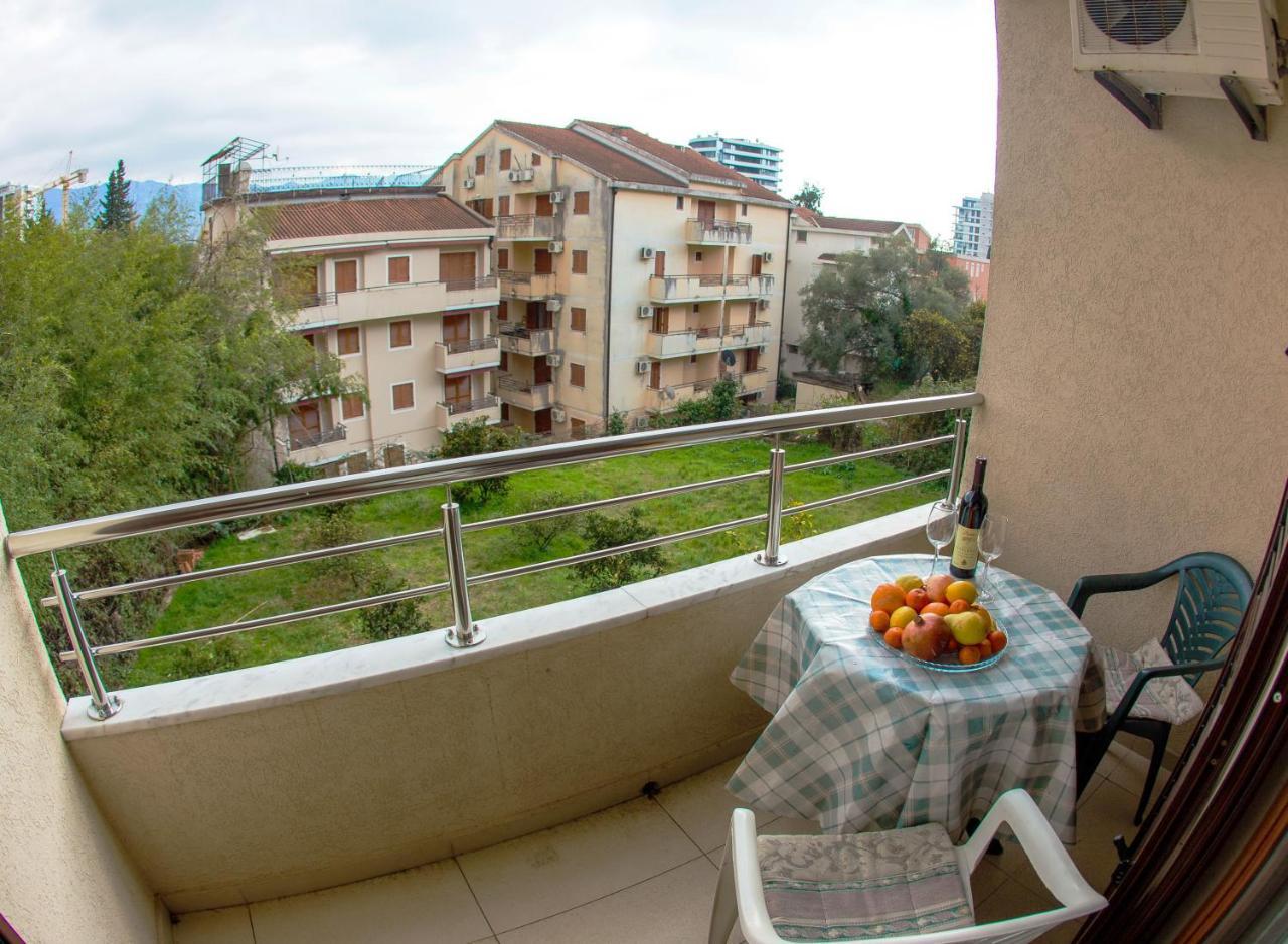 Guest House Mandarina Budva Buitenkant foto