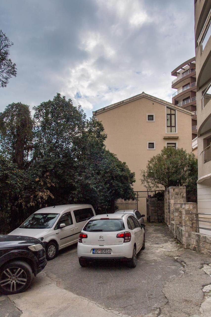 Guest House Mandarina Budva Buitenkant foto